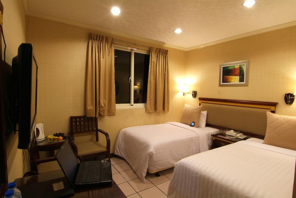 Puti Commercial Hotel Лонгтан Экстерьер фото