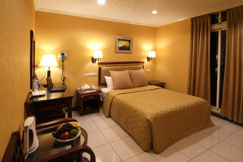 Puti Commercial Hotel Лонгтан Экстерьер фото