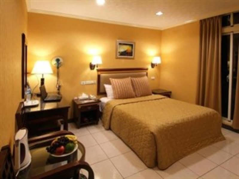 Puti Commercial Hotel Лонгтан Экстерьер фото